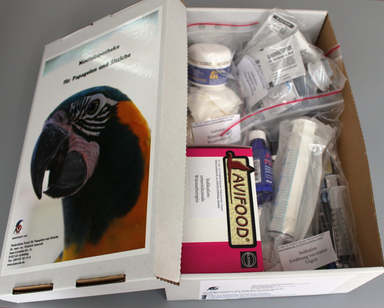 Essential Items for Your Parrot’s First Aid Kit: Be Prepared for Emergencies